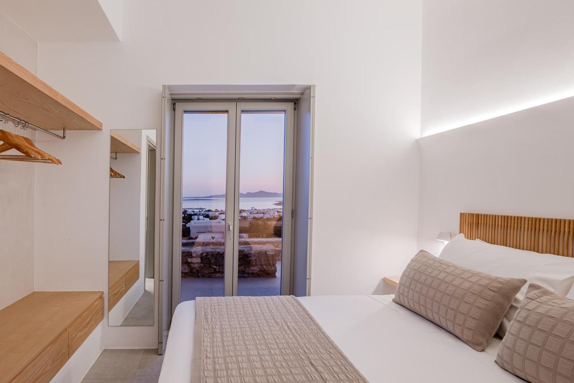 Melora Paros Αγκαιριά