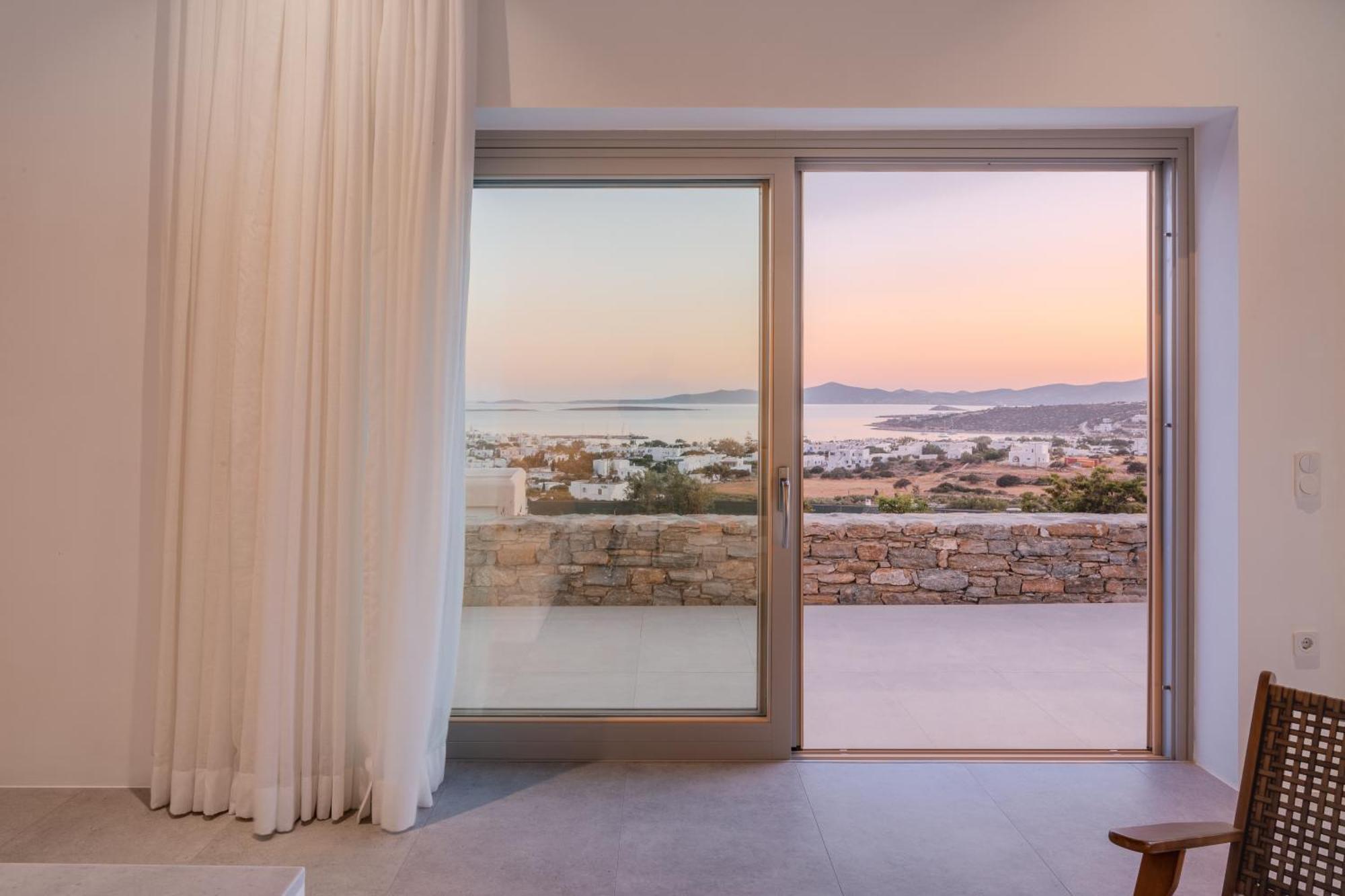 Melora Paros Αγκαιριά