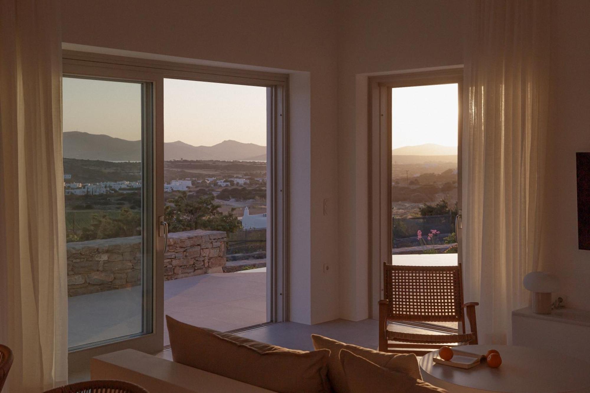 Melora Paros * Αγκαιριά